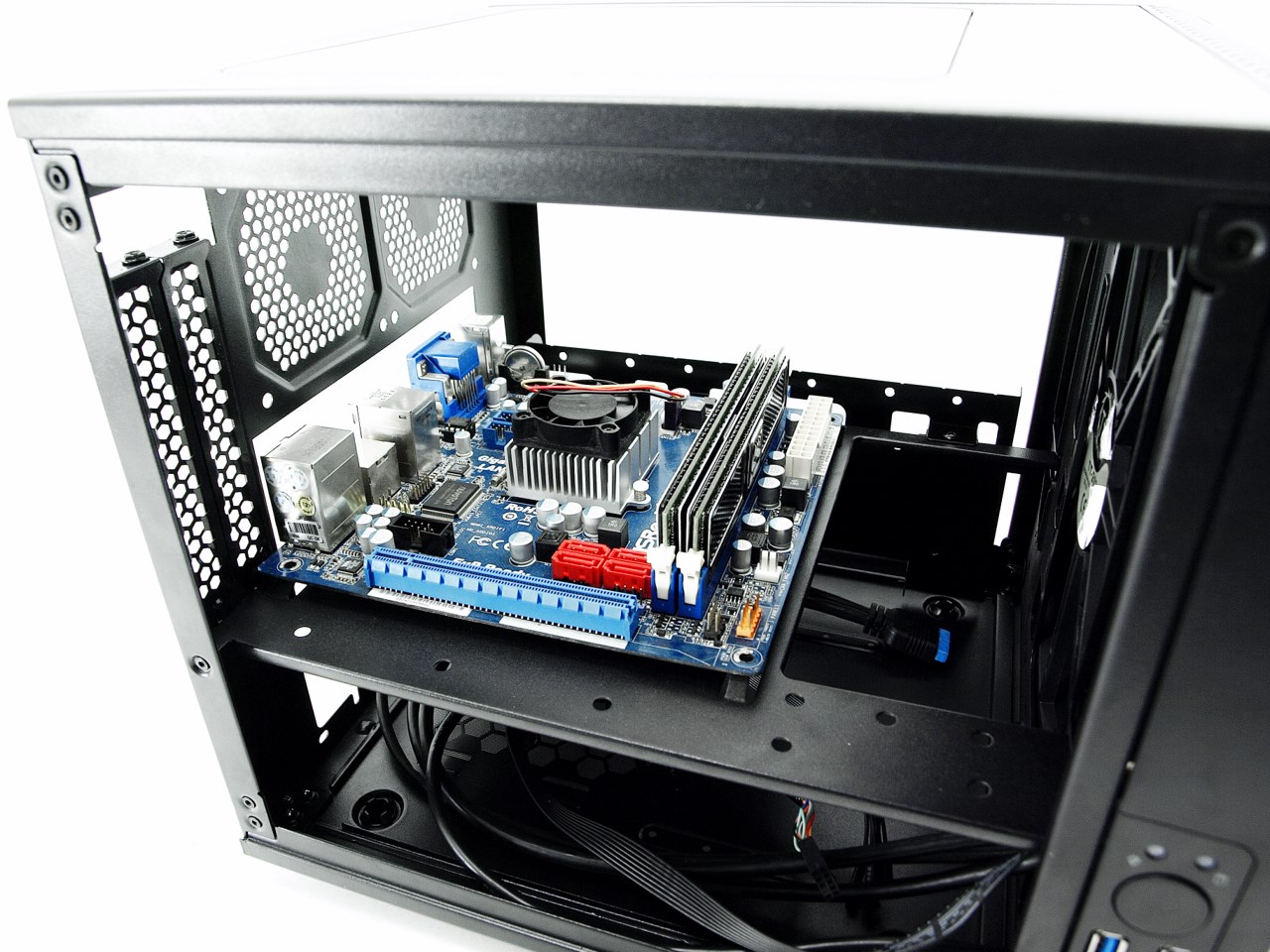 1.19 core. Thermaltake корпус Mini ITX. MINIITX Thermaltake Core v1. Корпус MINIITX Thermaltake Core v1. Thermaltake v1 корпус.
